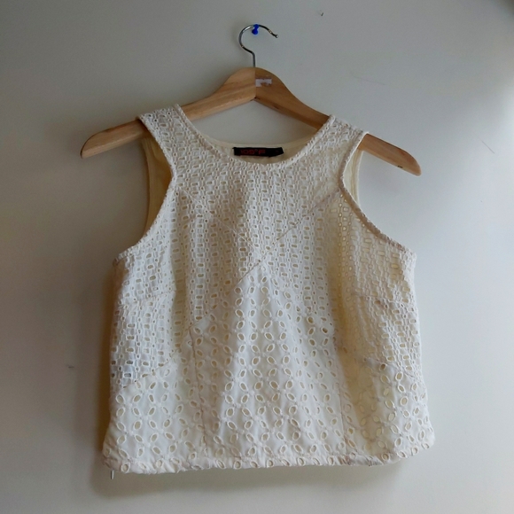 4/$25 109F Cream crop top - Picture 1 of 4